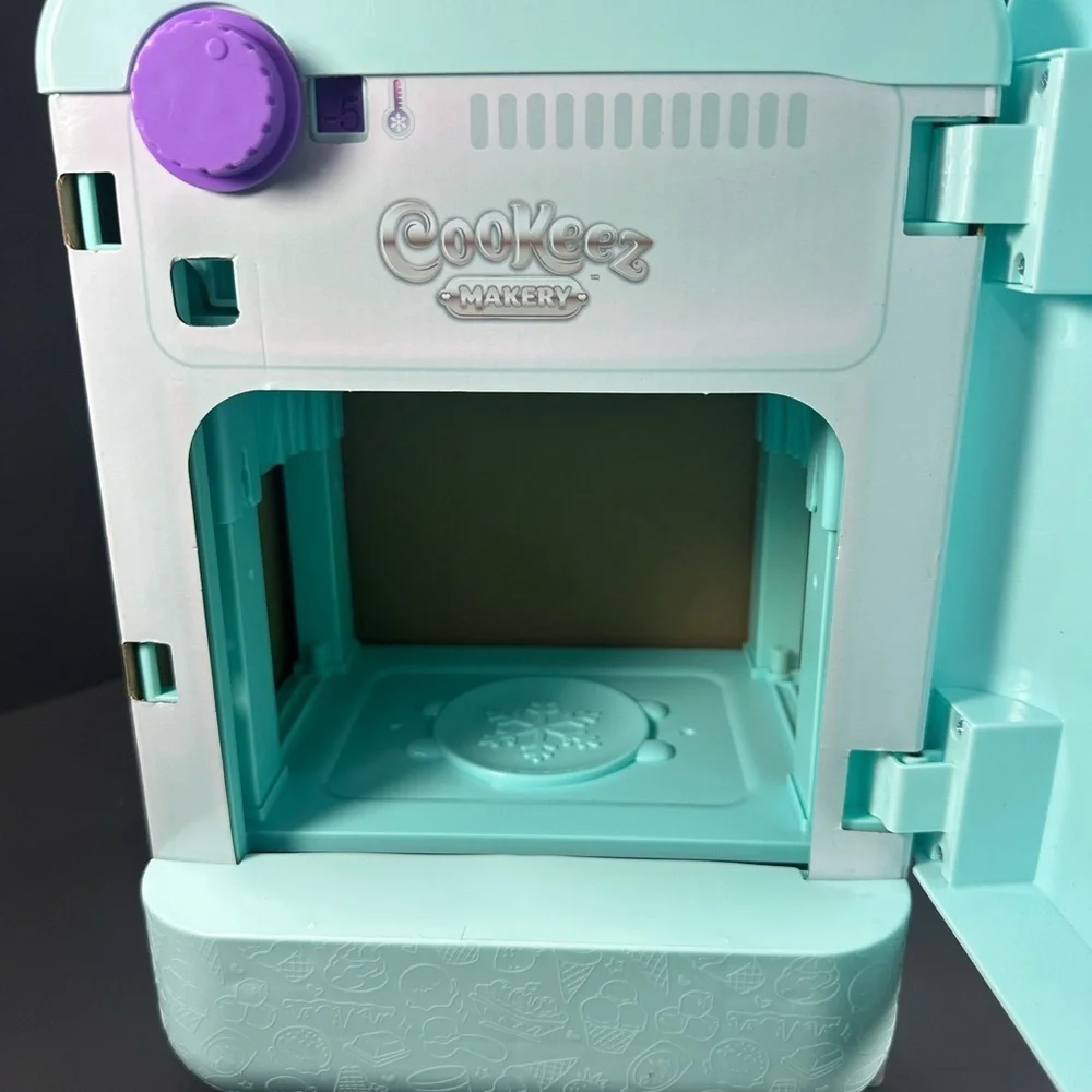 Cookeez Makery Mini Fridge in Light Blue pre owned Exellent condition